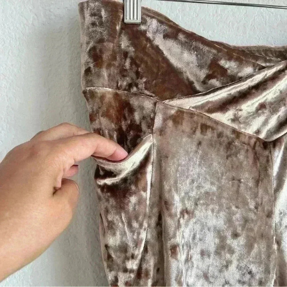 Fabletics Women’s Teddy High Waisted Velour Crossover Leggings Size L NWT - Picture 8 of 11